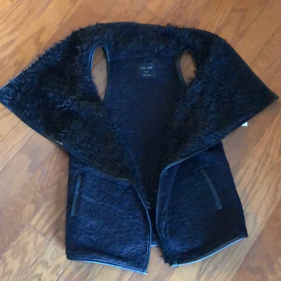 Faux fur leather trimmed vest - Picture 6 of 6
